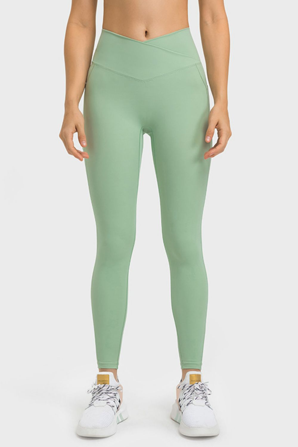 Millennia V-Waist Yoga Leggings with Pockets · detail view
